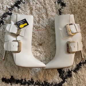 NWT White ankle booties